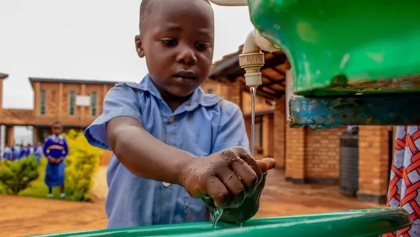 Installation des puis d'eau, adduction d'eau de Mulengeza dans le territoire de Kabare, Fi
